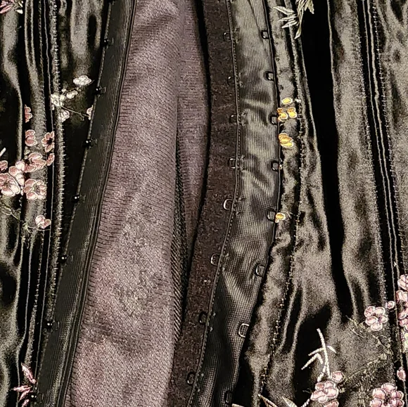 Shirley Of Hollywood Floral Embroidered Black Corset Sz 38 - Picture 3 of 5